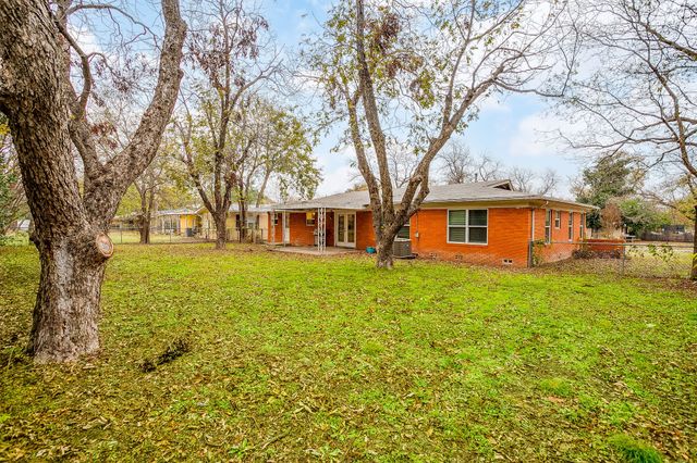 2020 Crestridge Street, Stephenville, TX 76401