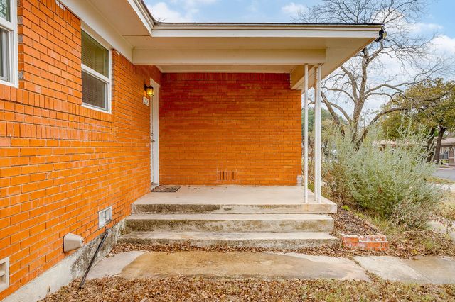 2020 Crestridge Street, Stephenville, TX 76401