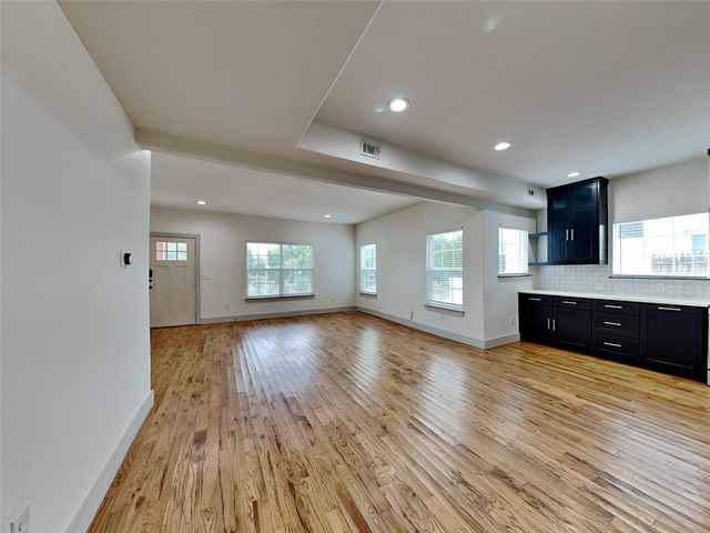 1023 N Madison Avenue, Dallas, TX 75208