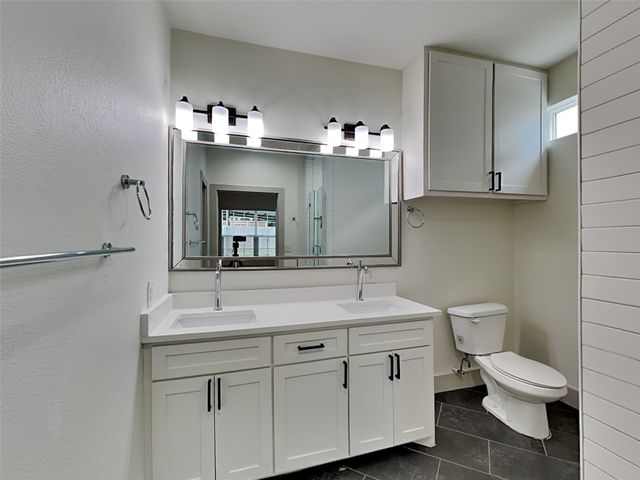 1023 N Madison Avenue, Dallas, TX 75208