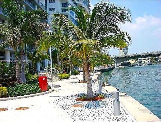 690 SW 1st Ct 1923, Miami, FL 33130