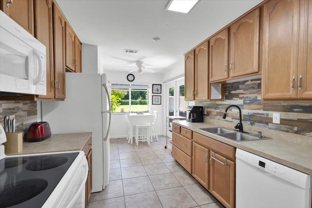 3303 SE Sandpiper Circle, Port St. Lucie, FL 34952