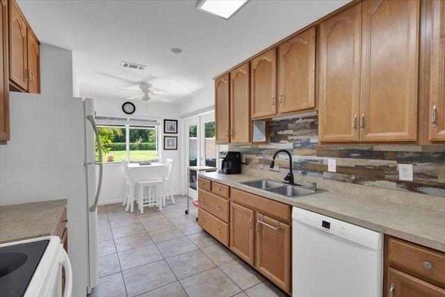 3303 SE Sandpiper Circle, Port St. Lucie, FL 34952