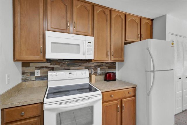 3303 SE Sandpiper Circle, Port St. Lucie, FL 34952