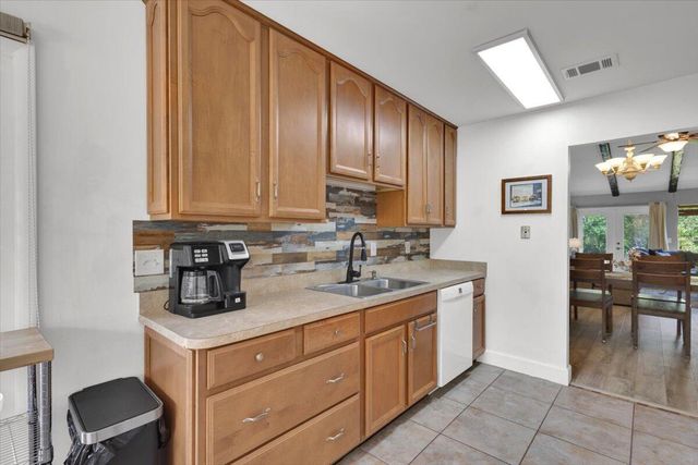 3303 SE Sandpiper Circle, Port St. Lucie, FL 34952