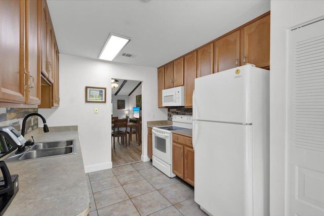 3303 SE Sandpiper Circle, Port St. Lucie, FL 34952