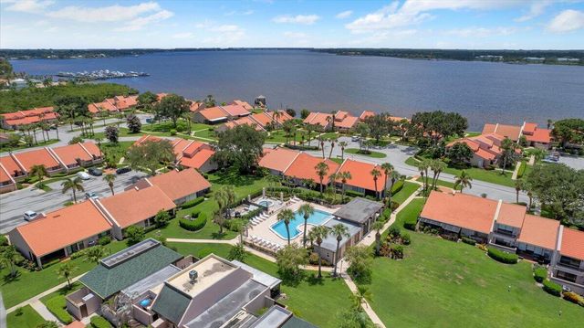 3303 SE Sandpiper Circle, Port St. Lucie, FL 34952