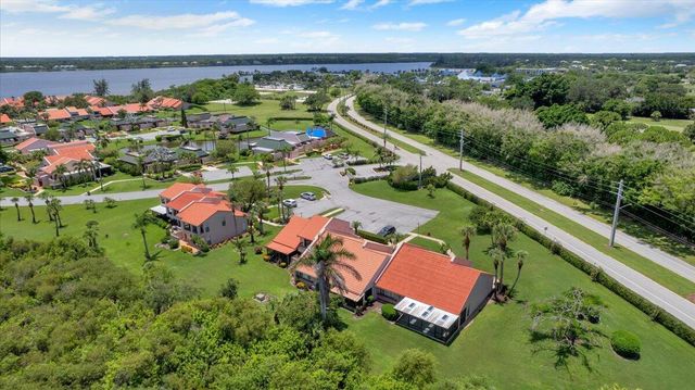 3303 SE Sandpiper Circle, Port St. Lucie, FL 34952