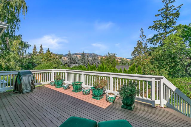 137 Manzanita Street, Ashland, OR 97520