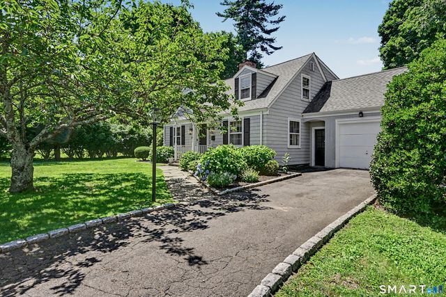 31 Smedley Road, Fairfield, CT 06824