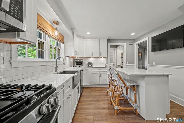 31 Smedley Road, Fairfield, CT 06824