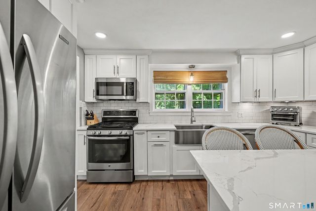 31 Smedley Road, Fairfield, CT 06824
