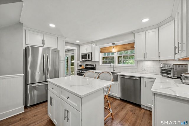 31 Smedley Road, Fairfield, CT 06824