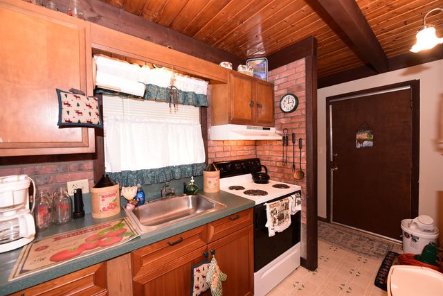 17 Klausen Road, Madison, NH 03849
