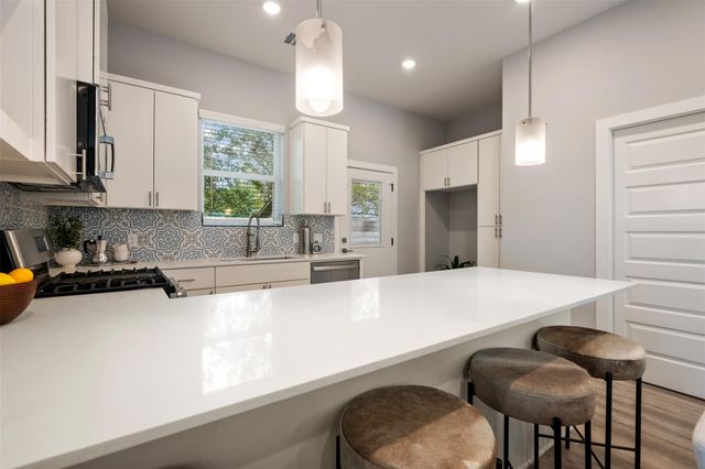 1104 Begonia TER 2, Austin, TX 78741