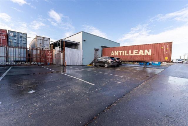 3595 NW 54th St, Hialeah, FL 33142