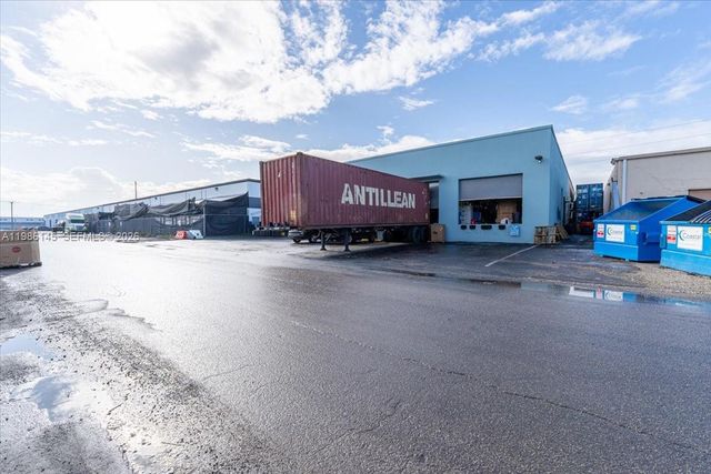 3595 NW 54th St, Hialeah, FL 33142