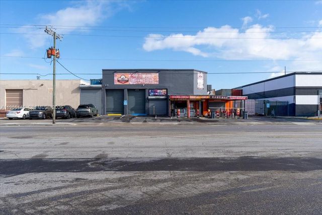 3595 NW 54th St, Hialeah, FL 33142