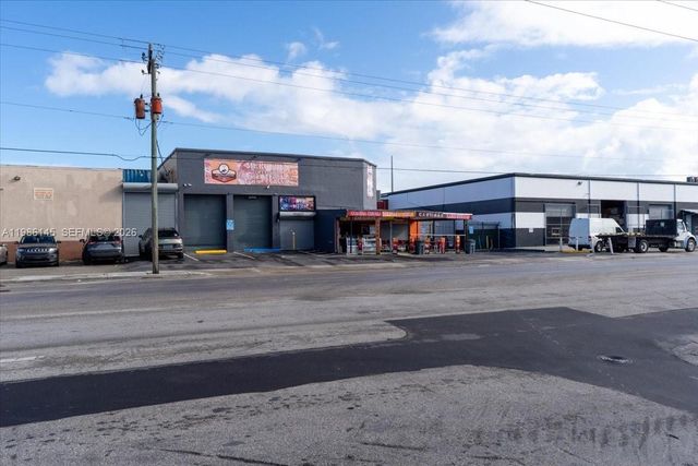 3595 NW 54th St, Hialeah, FL 33142