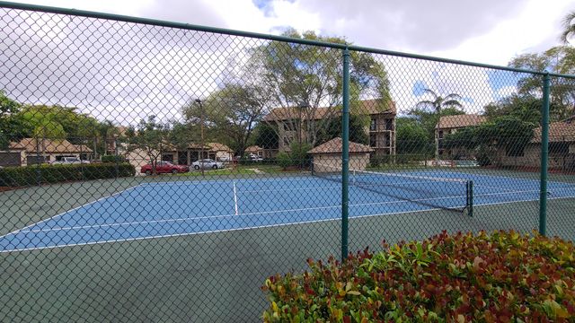 4501 W Mcnab Road 11, Pompano Beach, FL 33069
