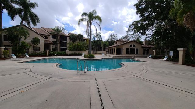 4501 W Mcnab Road 11, Pompano Beach, FL 33069