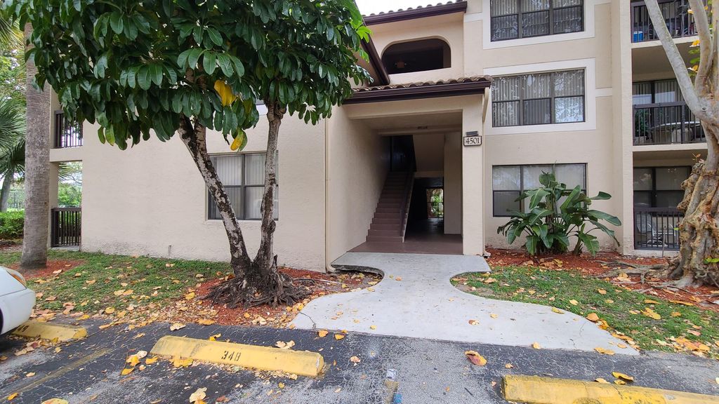 4501 W Mcnab Road 11, Pompano Beach, FL 33069