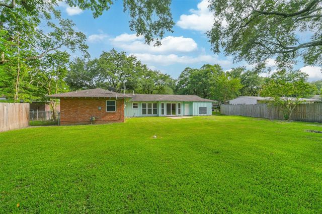 10251 Old Orchard Road, La Porte, TX 77571