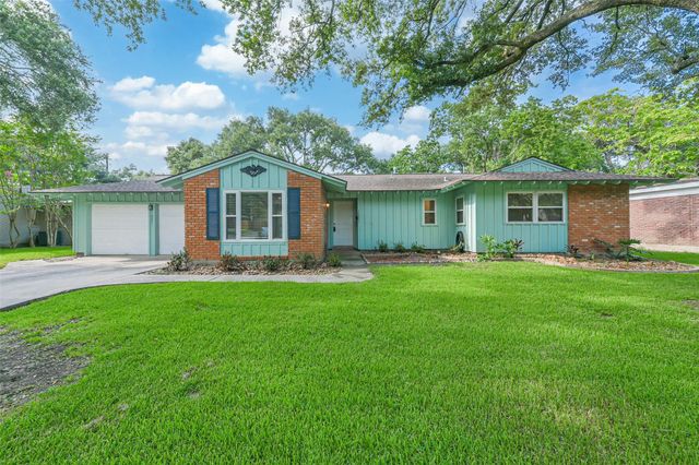 10251 Old Orchard Road, La Porte, TX 77571