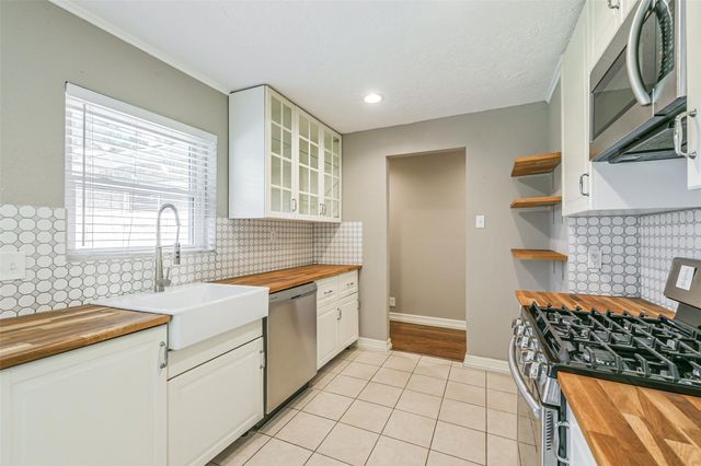 10251 Old Orchard Road, La Porte, TX 77571