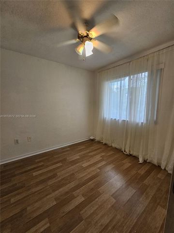 126 Hidden Ct Road 27-D, Hollywood, FL 33023