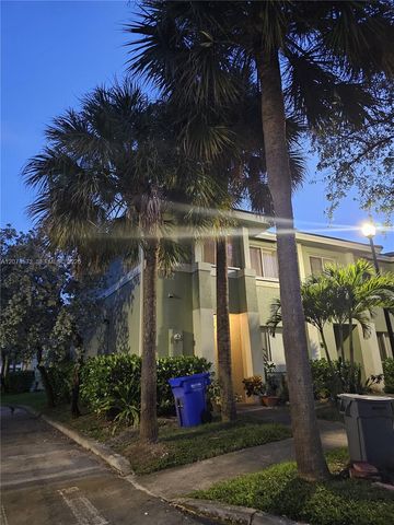 126 Hidden Ct Road 27-D, Hollywood, FL 33023