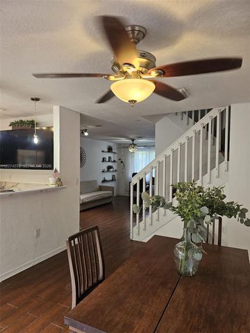 126 Hidden Ct Road 27-D, Hollywood, FL 33023