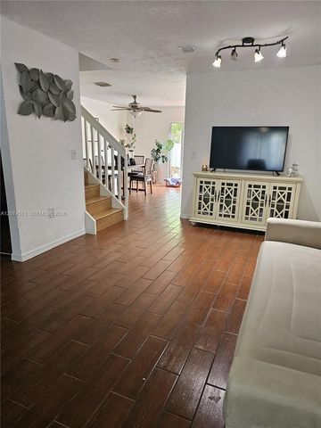 126 Hidden Ct Road 27-D, Hollywood, FL 33023
