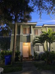 126 Hidden Ct Road 27-D, Hollywood, FL 33023