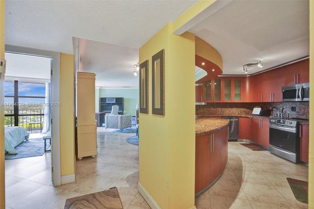 800 Parkview Dr 911, Hallandale Beach, FL 33009