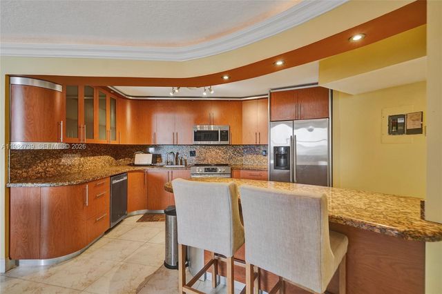 800 Parkview Dr 911, Hallandale Beach, FL 33009