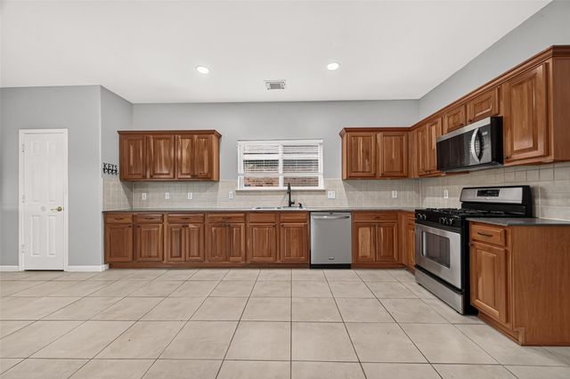 3223 Legends Creek Drive, Spring, TX 77386