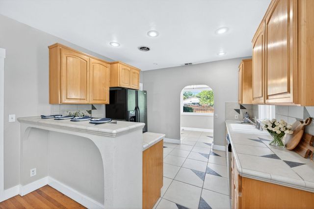 659 E Harvard Avenue, Fresno, CA 93704