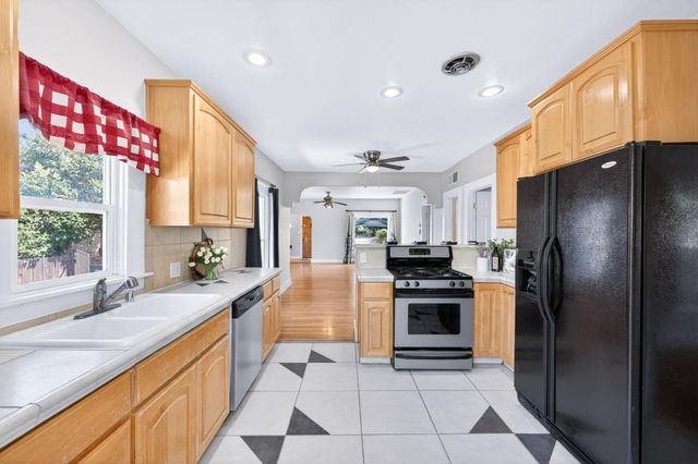 659 E Harvard Avenue, Fresno, CA 93704