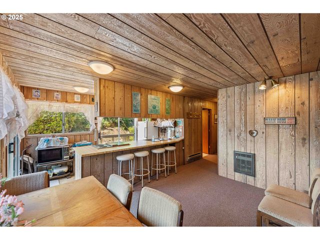 96113 RAINS Ln, Lakeside, OR 97449