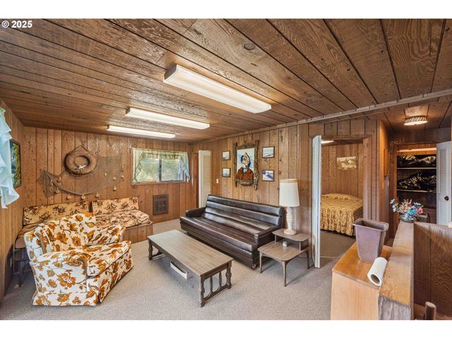 96113 RAINS Ln, Lakeside, OR 97449