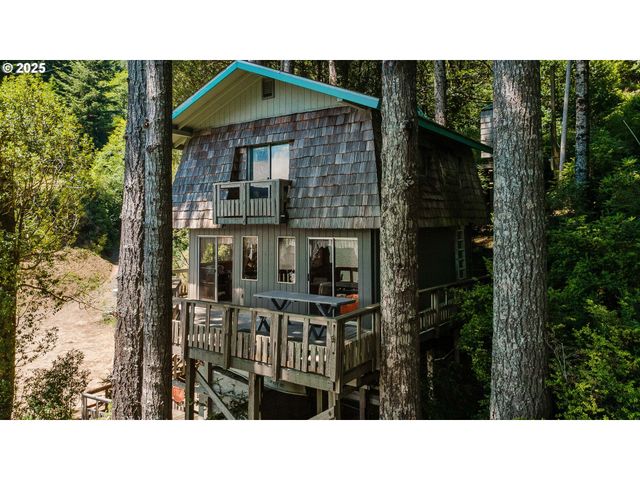 96113 RAINS Ln, Lakeside, OR 97449