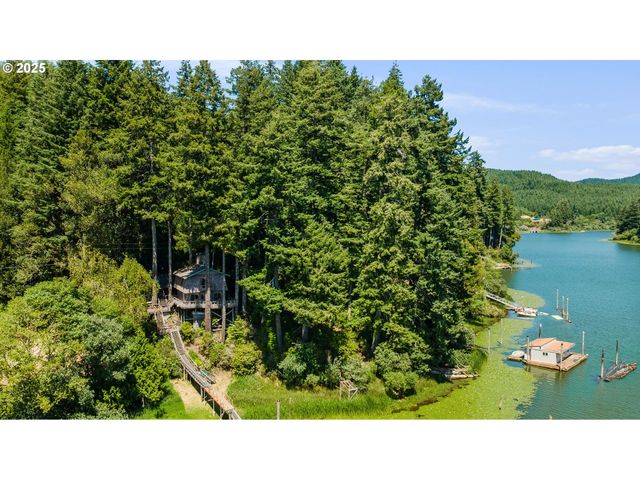 96113 RAINS Ln, Lakeside, OR 97449