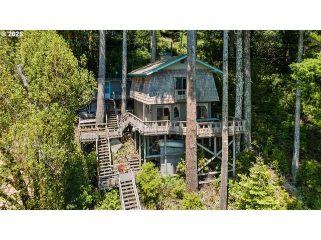 96113 RAINS Ln, Lakeside, OR 97449