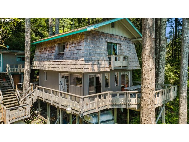 96113 RAINS Ln, Lakeside, OR 97449