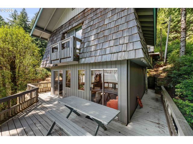 96113 RAINS Ln, Lakeside, OR 97449