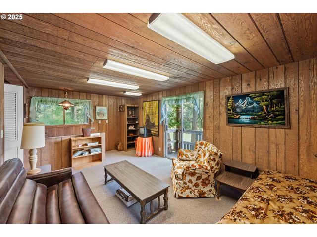 96113 RAINS Ln, Lakeside, OR 97449