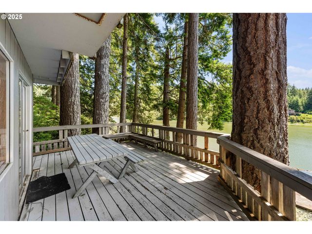 96113 RAINS Ln, Lakeside, OR 97449