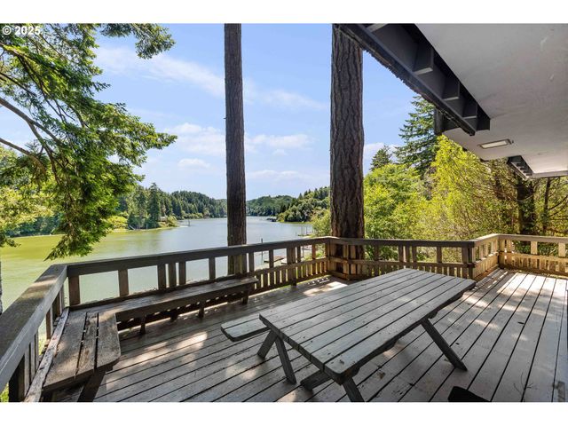 96113 RAINS Ln, Lakeside, OR 97449