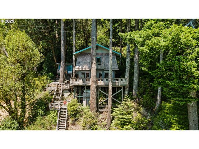 96113 RAINS Ln, Lakeside, OR 97449